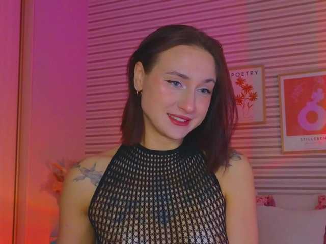 Lillii's BongaCams show and profile