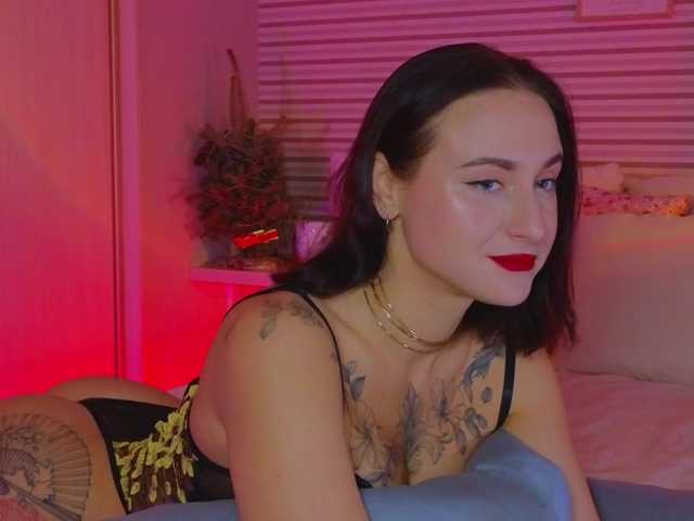 Lillii's BongaCams show and profile