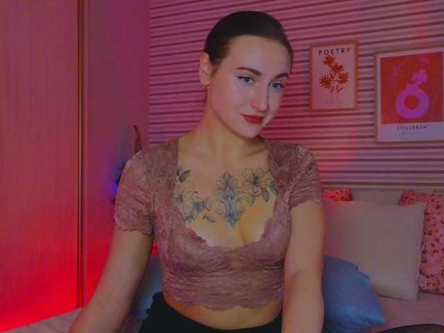 Lillii's BongaCams show and profile