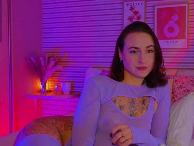 Lillii's BongaCams show and profile