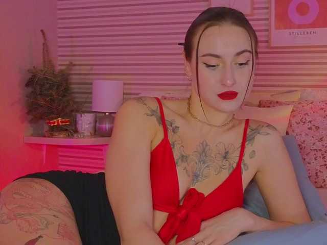 Lillii's BongaCams show and profile