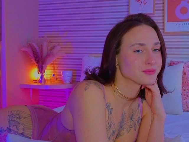 Lillii's BongaCams show and profile