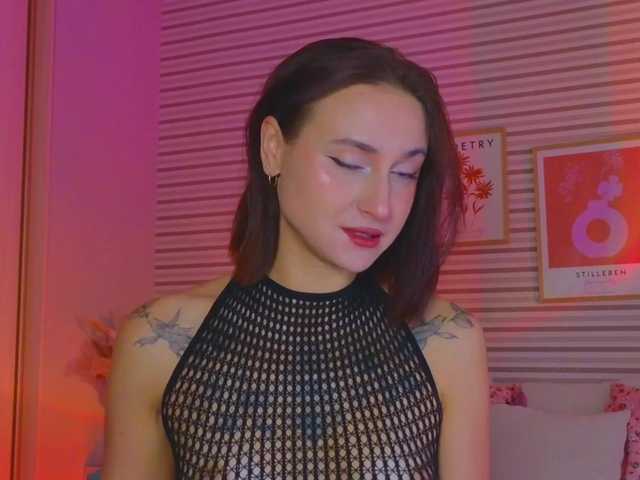 Lillii's BongaCams show and profile