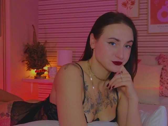 Lillii's BongaCams show and profile