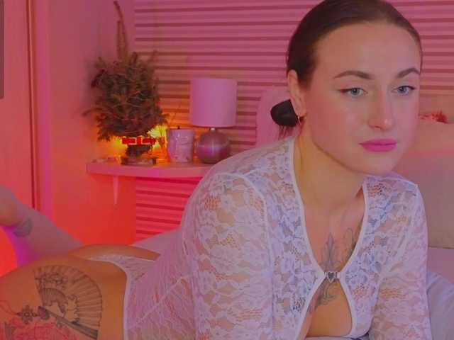 Lillii's BongaCams show and profile