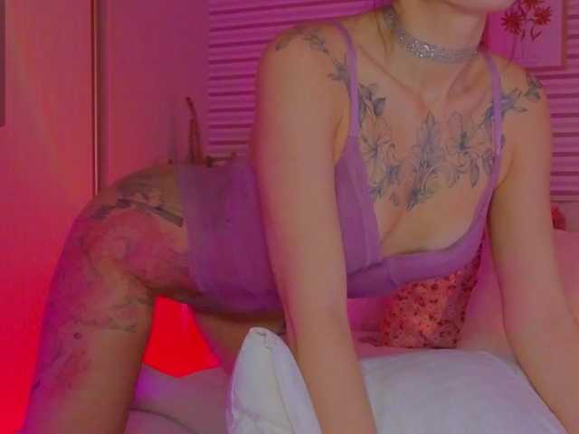 Lillii's BongaCams show and profile