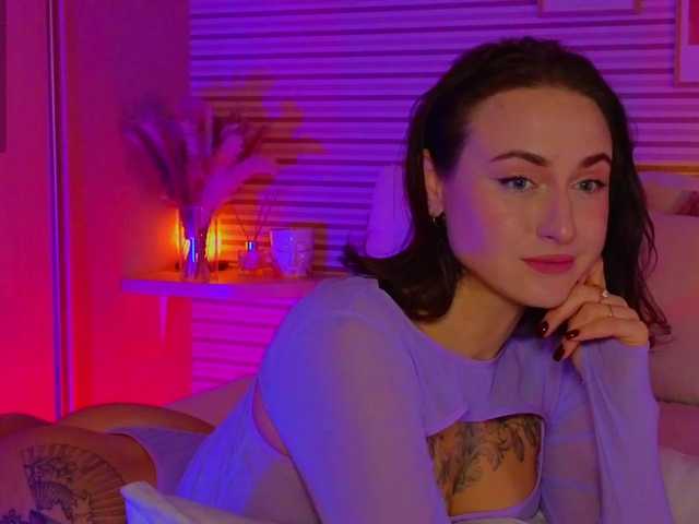 Lillii's BongaCams show and profile