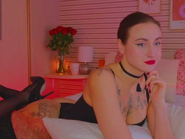 Lillii's BongaCams show and profile