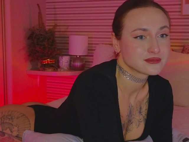 Lillii's BongaCams show and profile