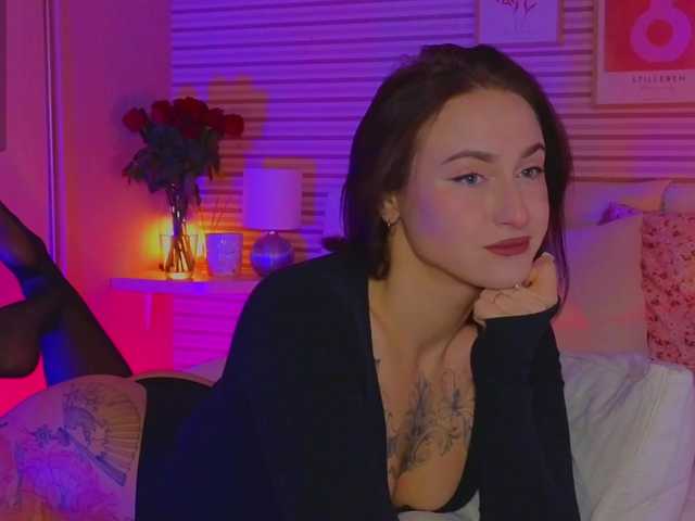 Lillii's BongaCams show and profile