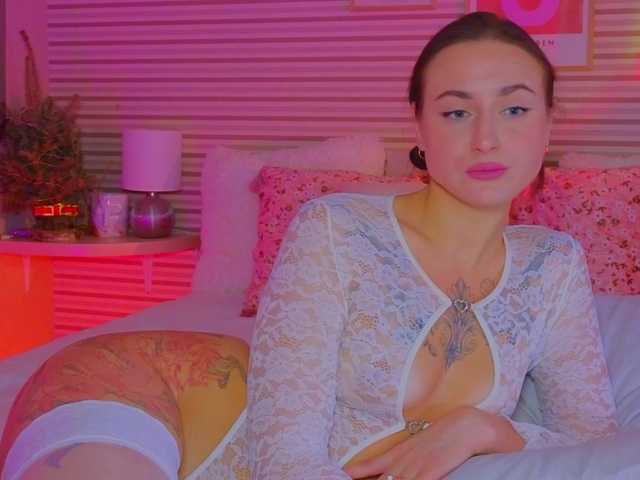 Lillii's BongaCams show and profile