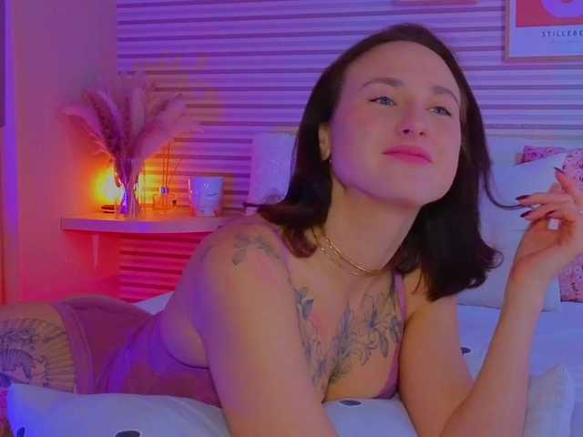 Lillii's BongaCams show and profile