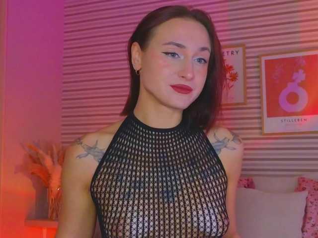 Lillii's BongaCams show and profile