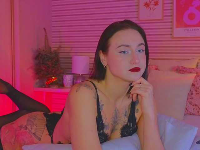 Lillii's BongaCams show and profile