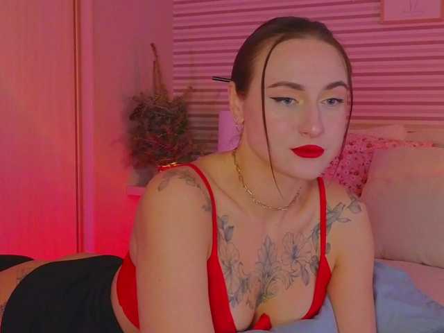 Lillii's BongaCams show and profile