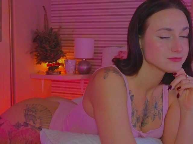 Lillii's BongaCams show and profile