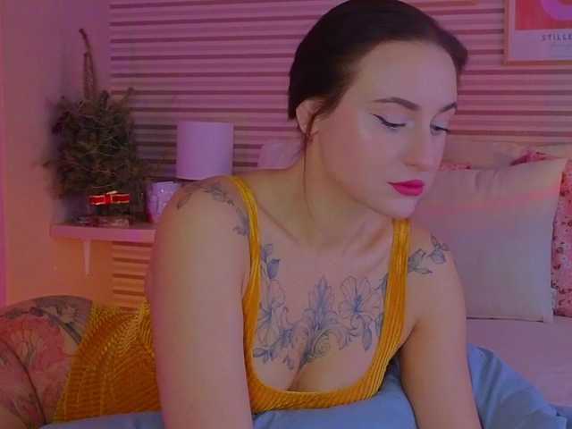 Lillii's BongaCams show and profile