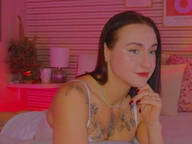 Lillii's BongaCams show and profile