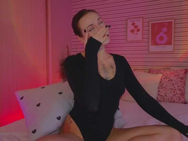 Lillii's BongaCams show and profile