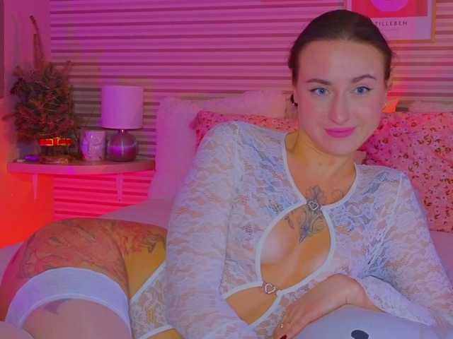 Lillii's BongaCams show and profile