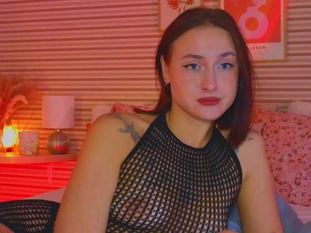 Lillii's BongaCams show and profile