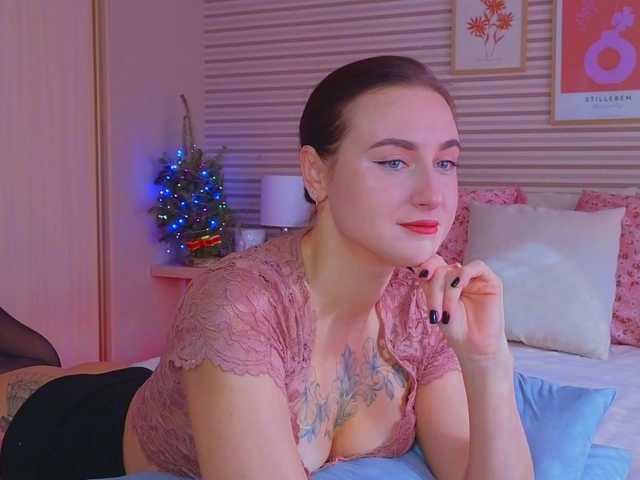 Lillii's BongaCams show and profile