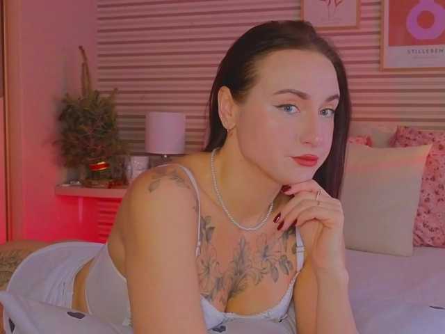 Lillii's BongaCams show and profile
