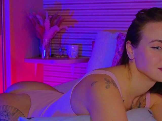 Lillii's BongaCams show and profile