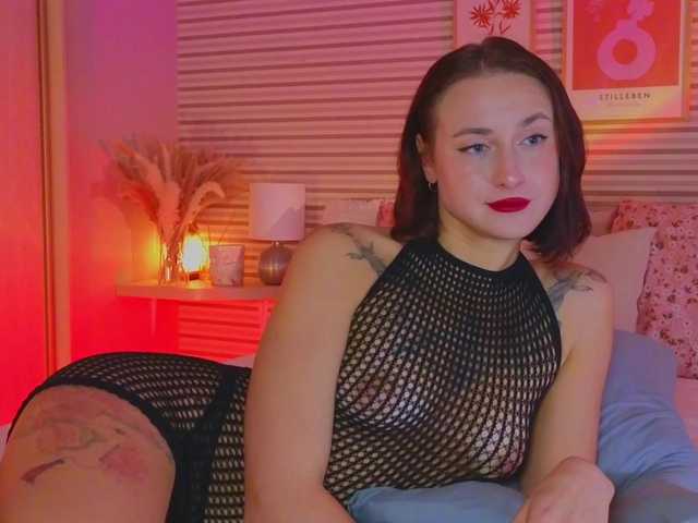 Lillii's BongaCams show and profile