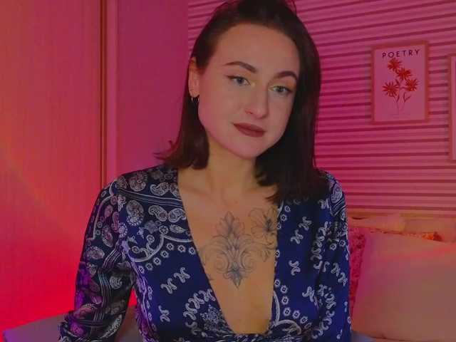 Lillii's BongaCams show and profile