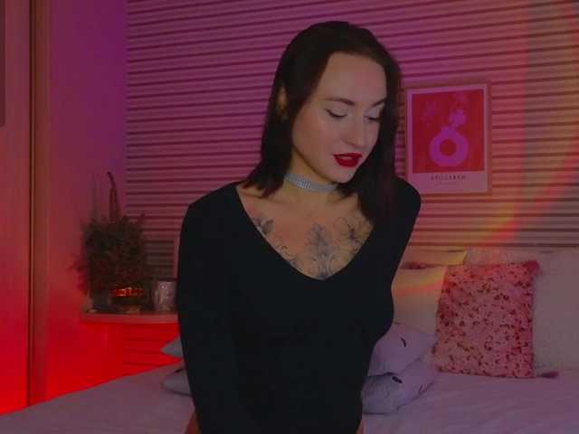 Lillii's BongaCams show and profile