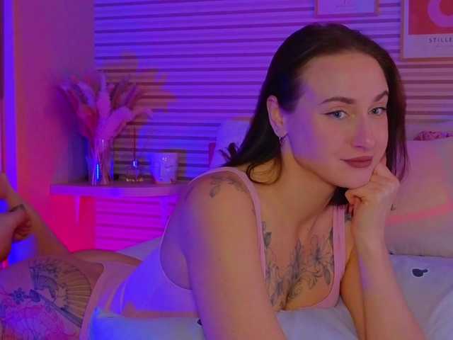 Lillii's BongaCams show and profile