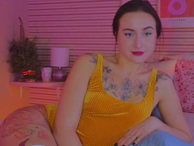 Lillii's BongaCams show and profile