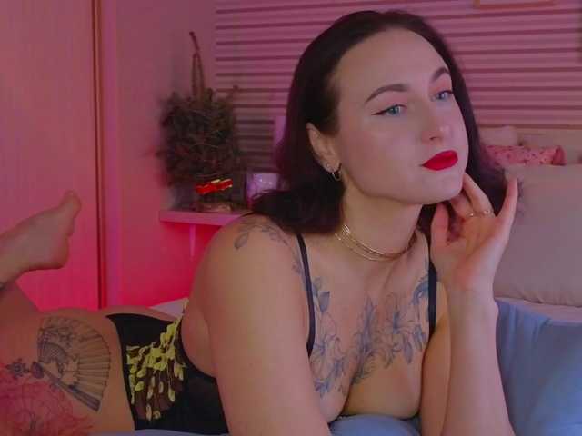 Lillii's BongaCams show and profile