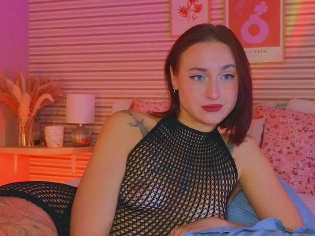 Lillii's BongaCams show and profile