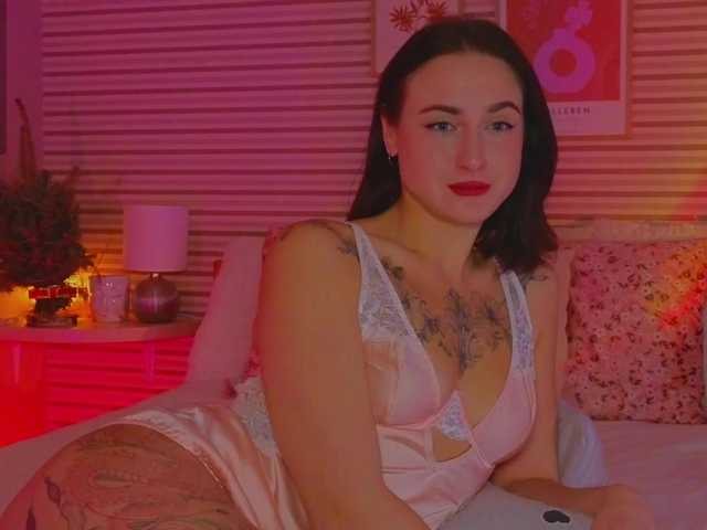 Lillii's BongaCams show and profile