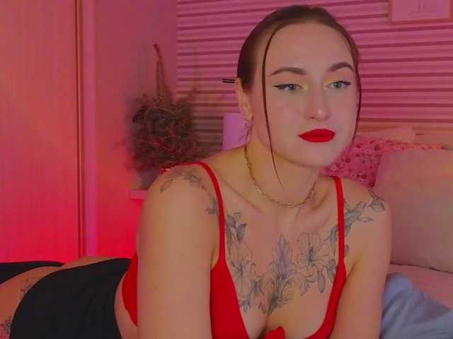 Lillii's BongaCams show and profile