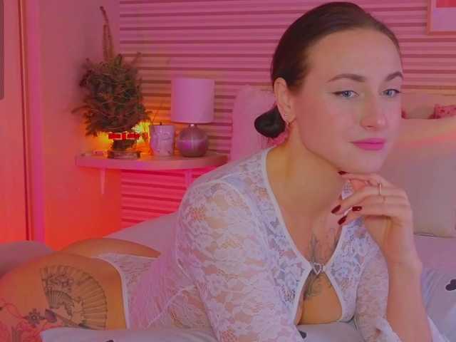 Lillii's BongaCams show and profile