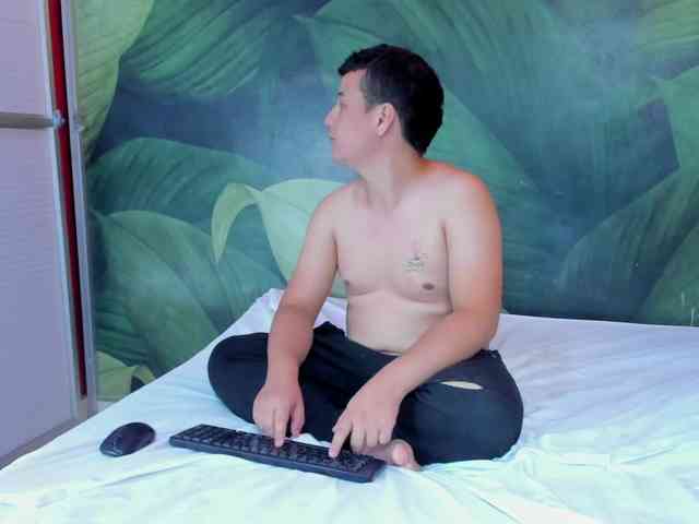 AdventuresSexYoung webcam