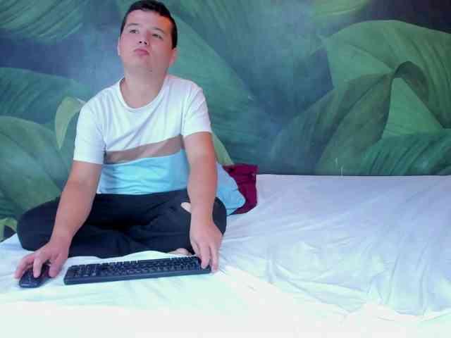 AdventuresSexYoung webcam