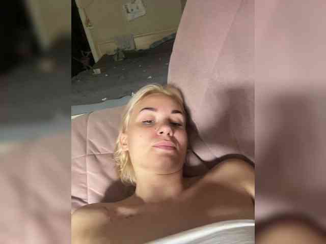 Sandrrra Live Webcam on BongaCams