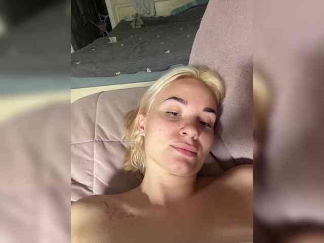 Sandrrra Live Webcam on BongaCams