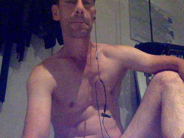 Tom700 Live Webcam on BongaCams