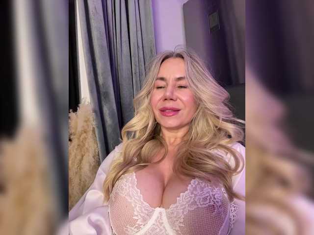  Lunesa chat room