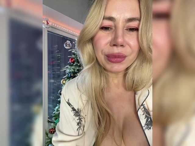 Lunesa's BongaCams show and profile