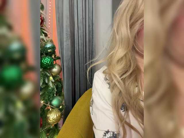 Lunesa's BongaCams show and profile