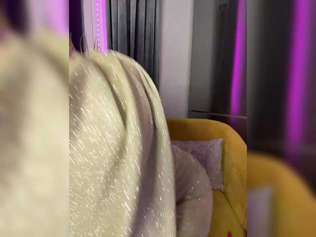 Lunesa's BongaCams show and profile