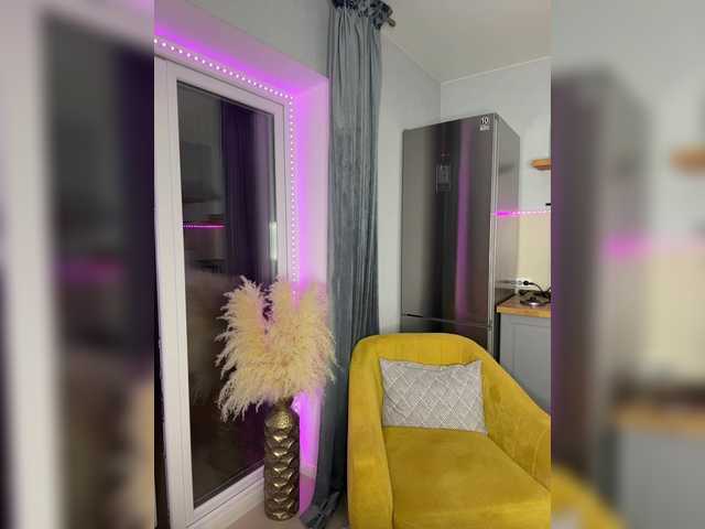 Lunesa's BongaCams show and profile