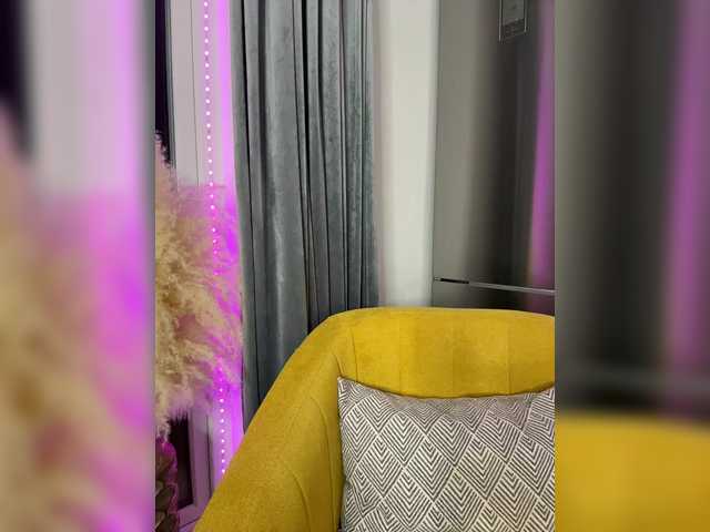 Lunesa's BongaCams show and profile