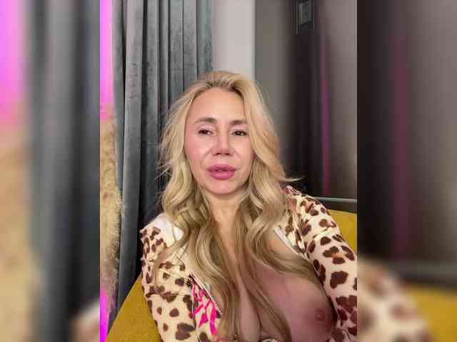 Lunesa Live Webcam on BongaCams